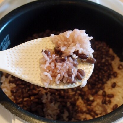 もち米が無くても美味しいですね！
綺麗な色の小豆ごはんが炊けました
レシピ有難うございます☆